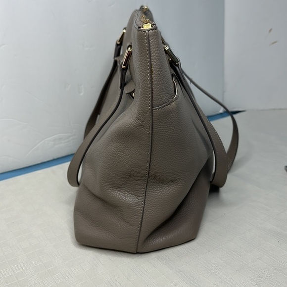 Nordstrom Leather bag in neutral Grey with gold hardware - Picture 2 of 11